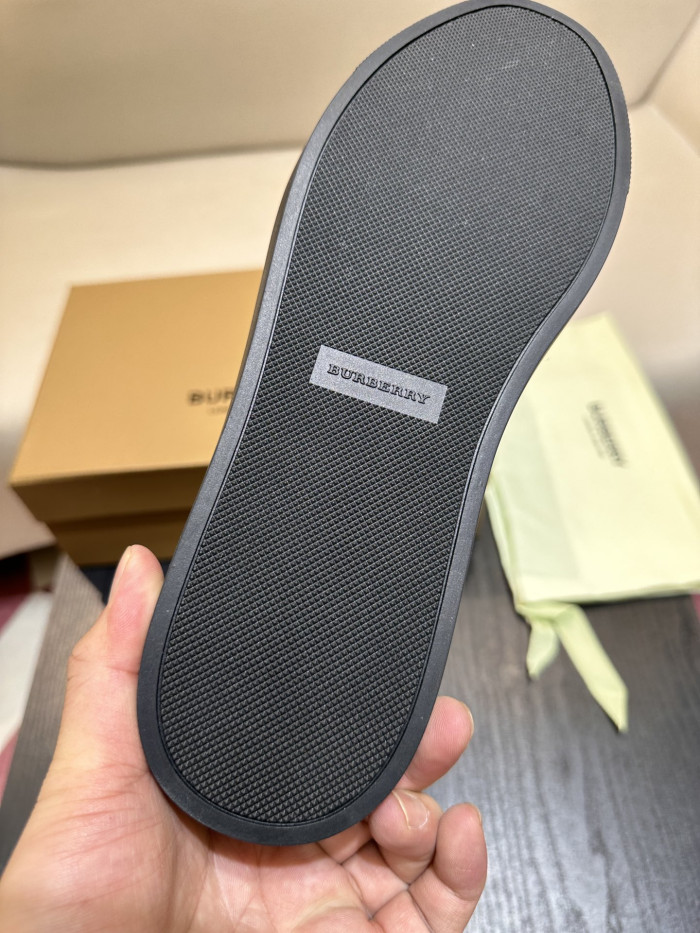 B**rry shoes