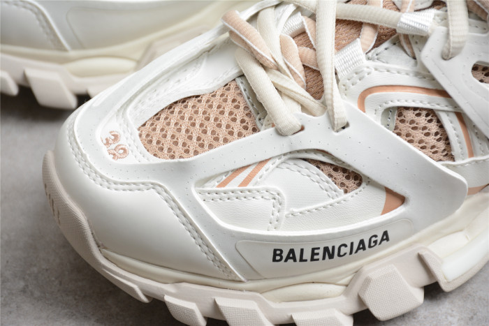 Ba*len*cia*ga track trainer