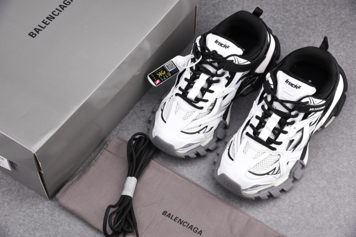 Ba*len*cia*ga track trainer
