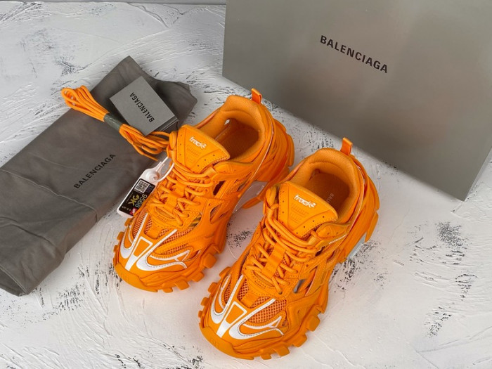 Ba*len*cia*ga track trainer