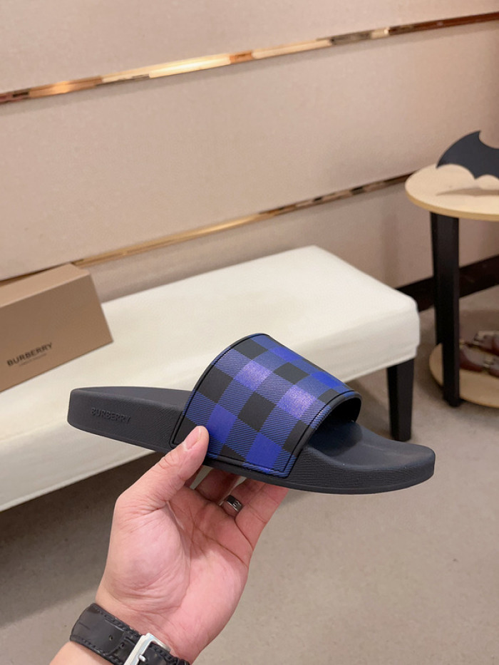BURBERRY SLIDES