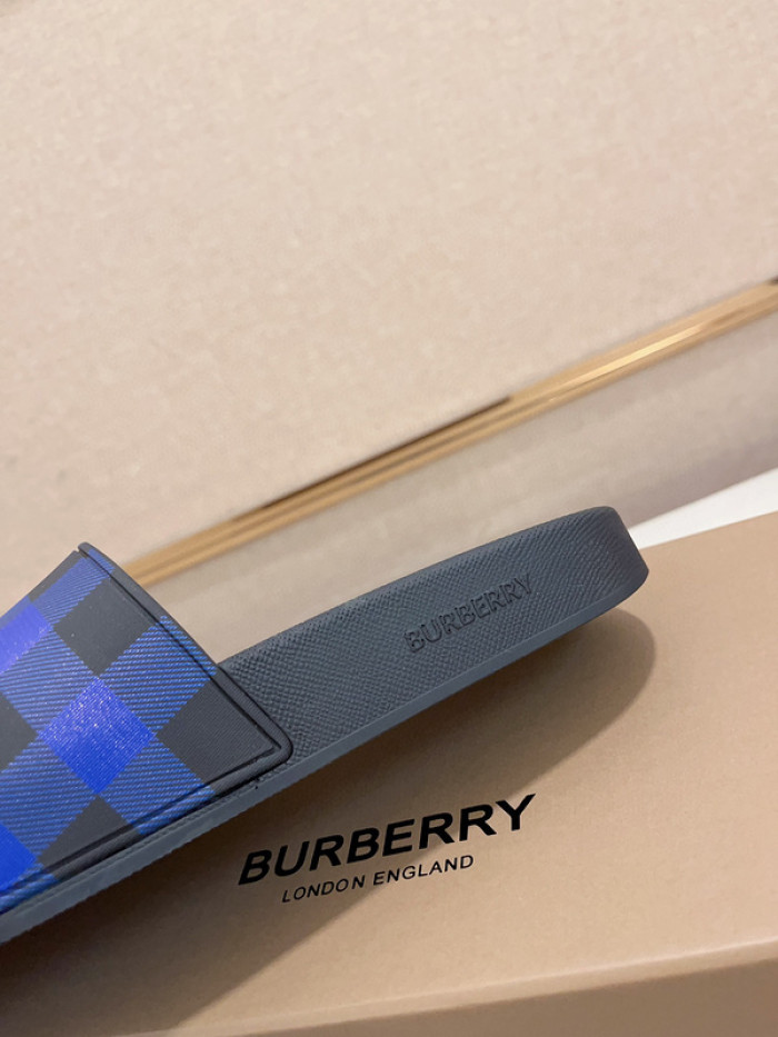 BURBERRY SLIDES