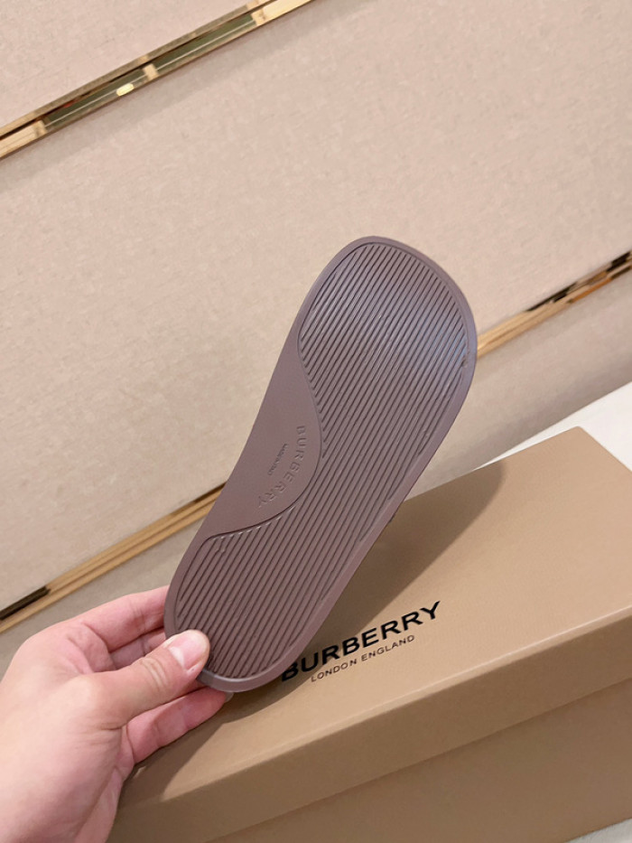BURBERRY SLIDES