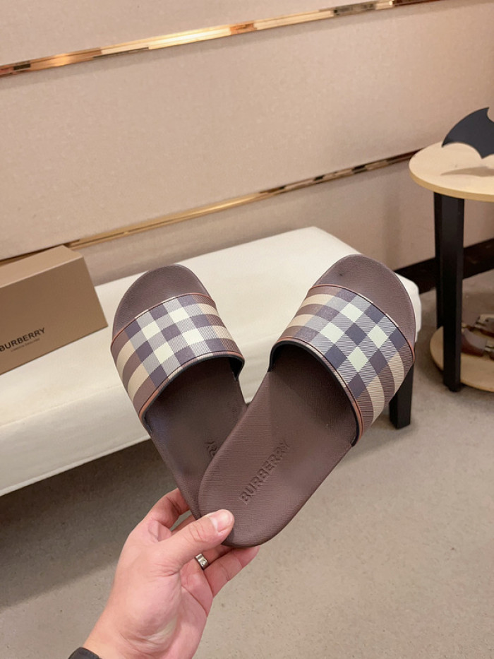 BURBERRY SLIDES