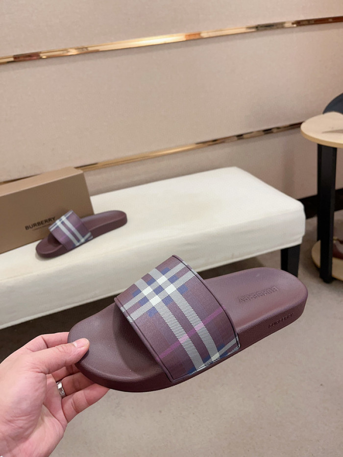 BURBERRY SLIDES