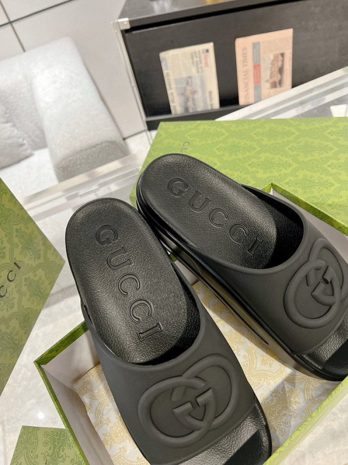 Gv*c* SANDAL