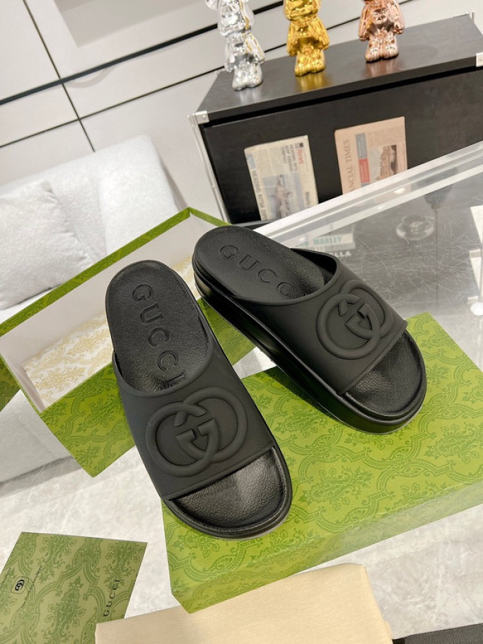 Gv*c* SANDAL