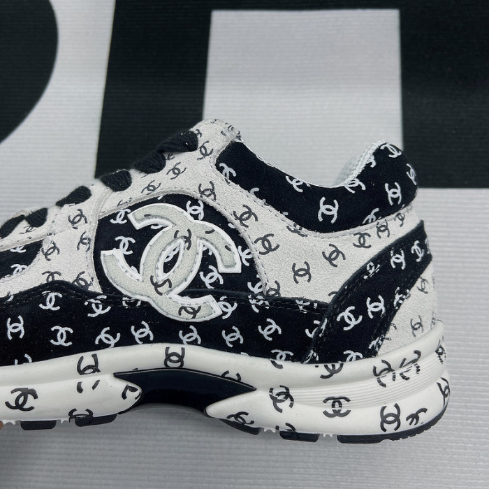 CHANEL sneaker