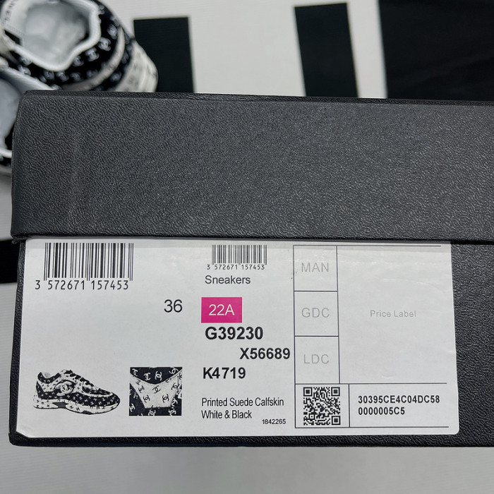 CHANEL sneaker
