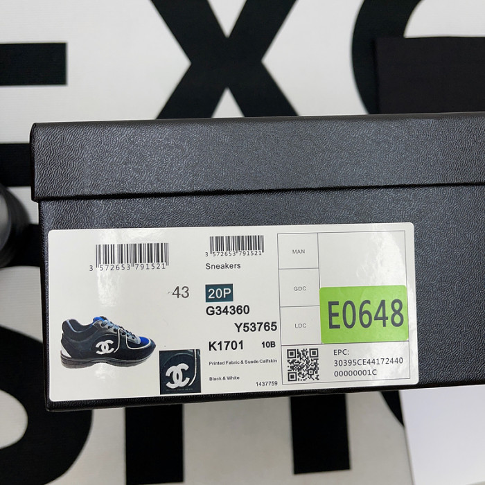 CHANEL sneaker