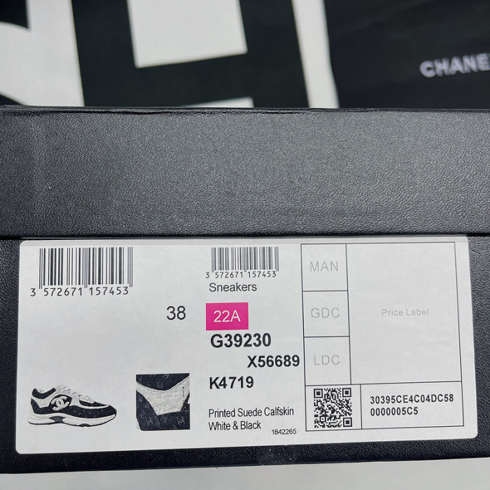 CHANEL sneaker