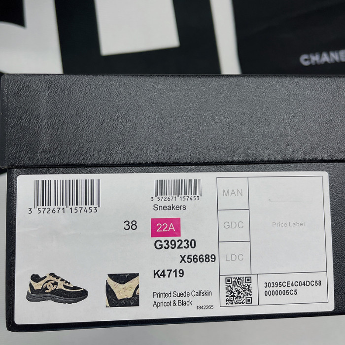 CHANEL sneaker