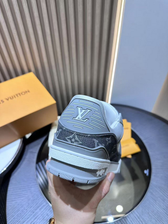 L0vis Vvtt0n LV trainer