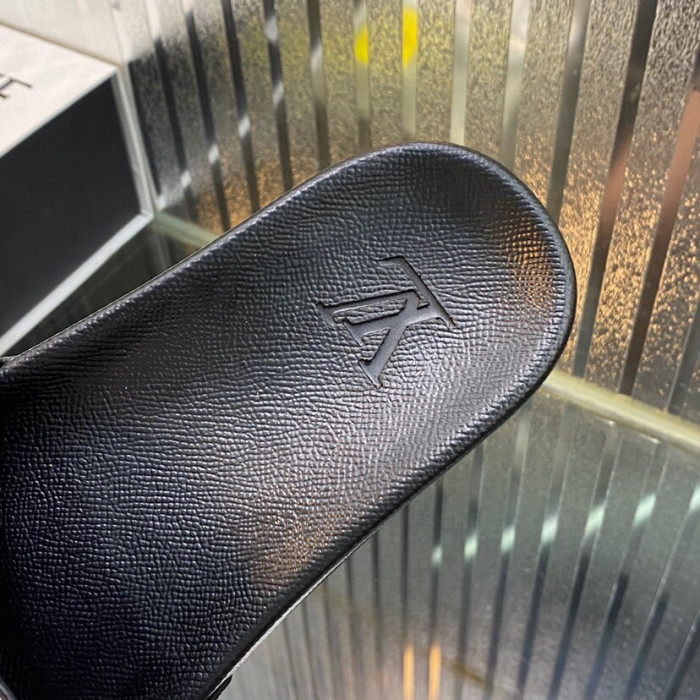 LO** VUI* SANDALS
