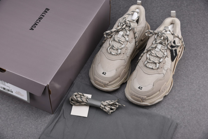 Ba*len*cia*ga triple s beige (w) 524039w2fw19700