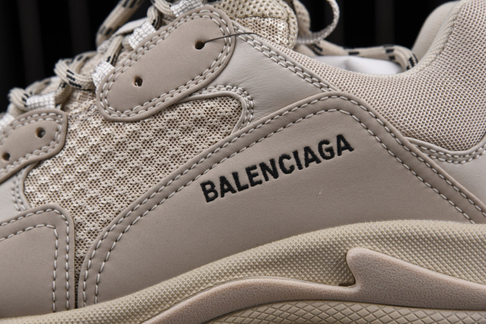 Ba*len*cia*ga triple s beige (w) 524039w2fw19700