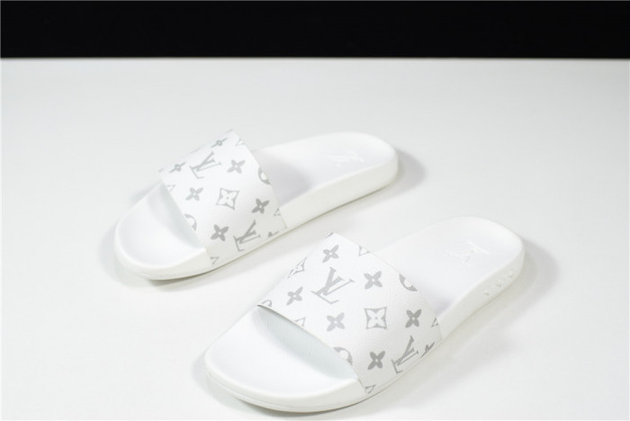 LO** VUI* SANDALS