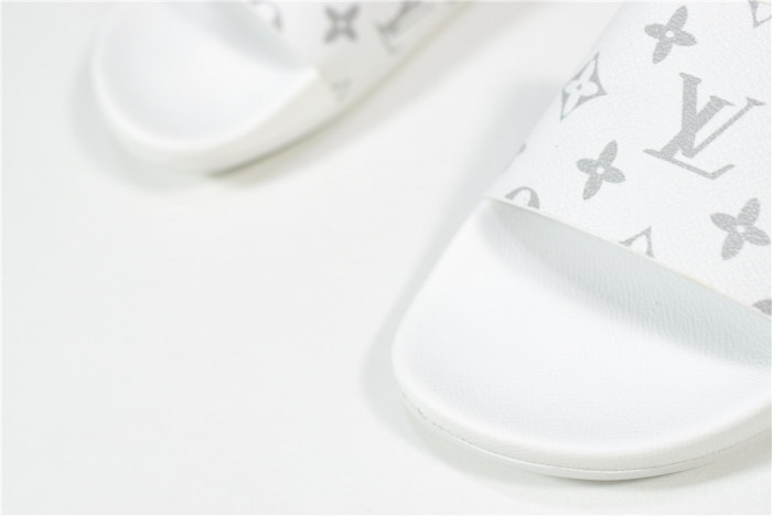 LO** VUI* SANDALS
