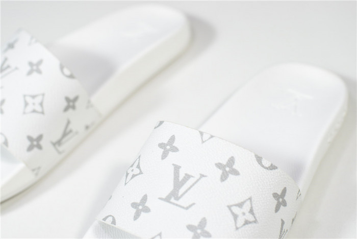LO** VUI* SANDALS